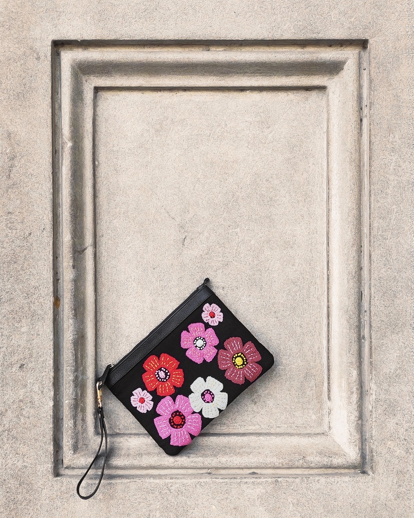 Clutch cuero negro (rojo)