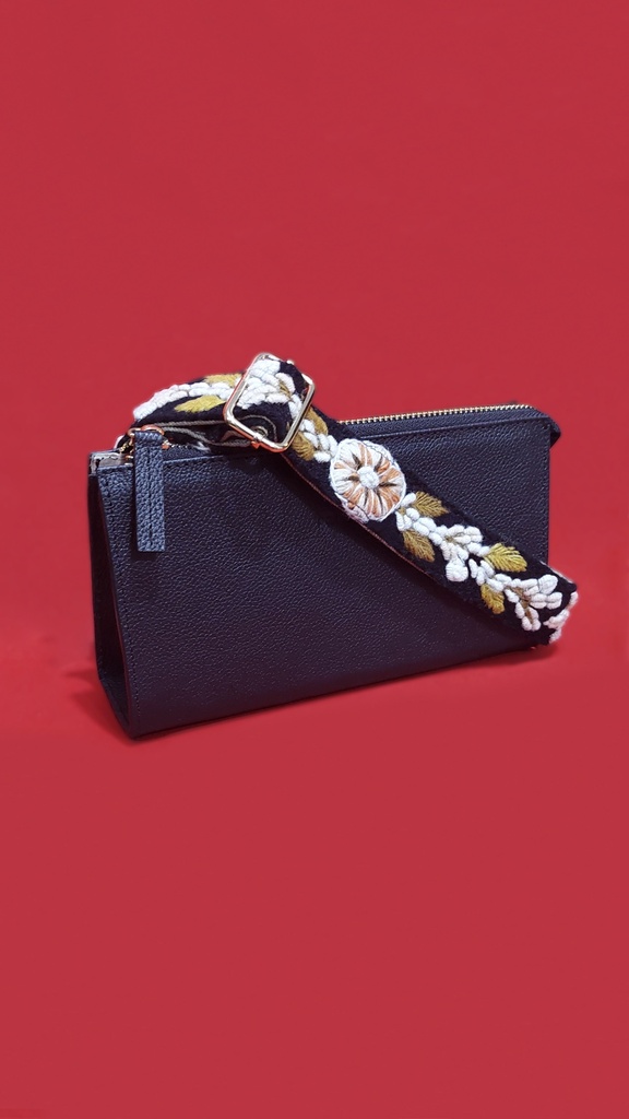 Crossbody con strap negra 3