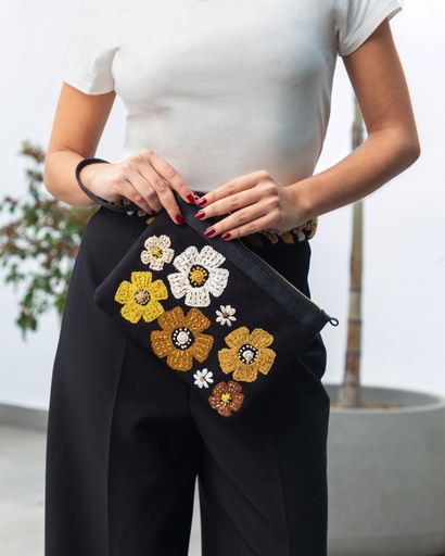 Clutch cuero negro (camel)