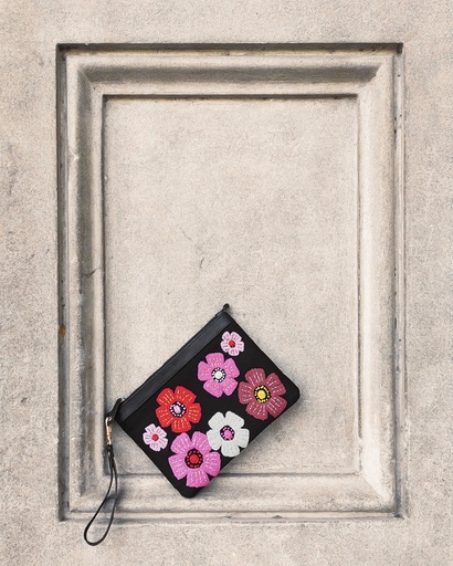 Clutch cuero negro (rojo)
